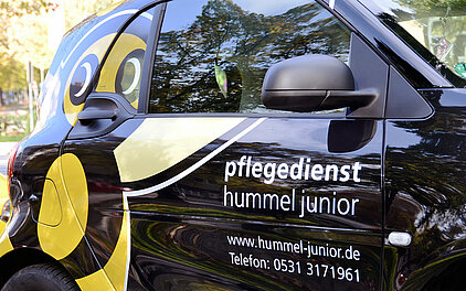 Fahrzeugbeschriftung Plegedienst Hummel junior 